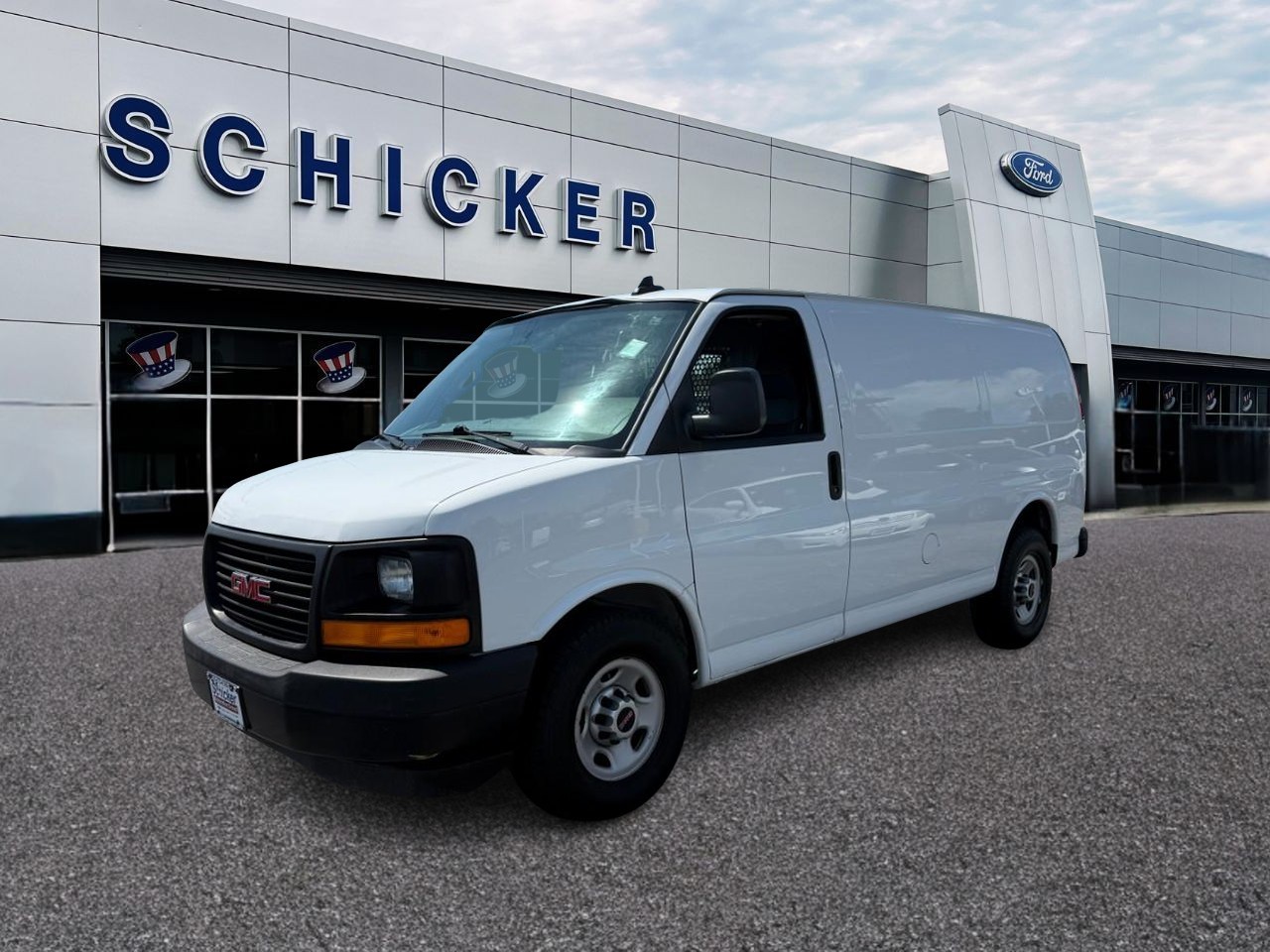 GMC Savana Cargo Van Vehicle Full-screen Gallery Image 04