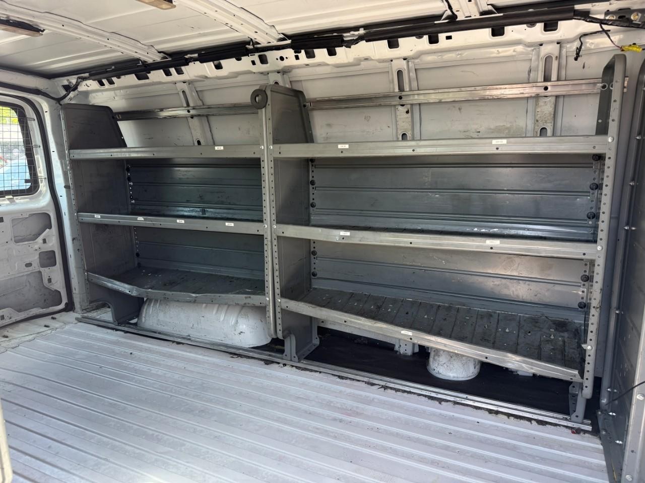GMC Savana Cargo Van Vehicle Full-screen Gallery Image 10