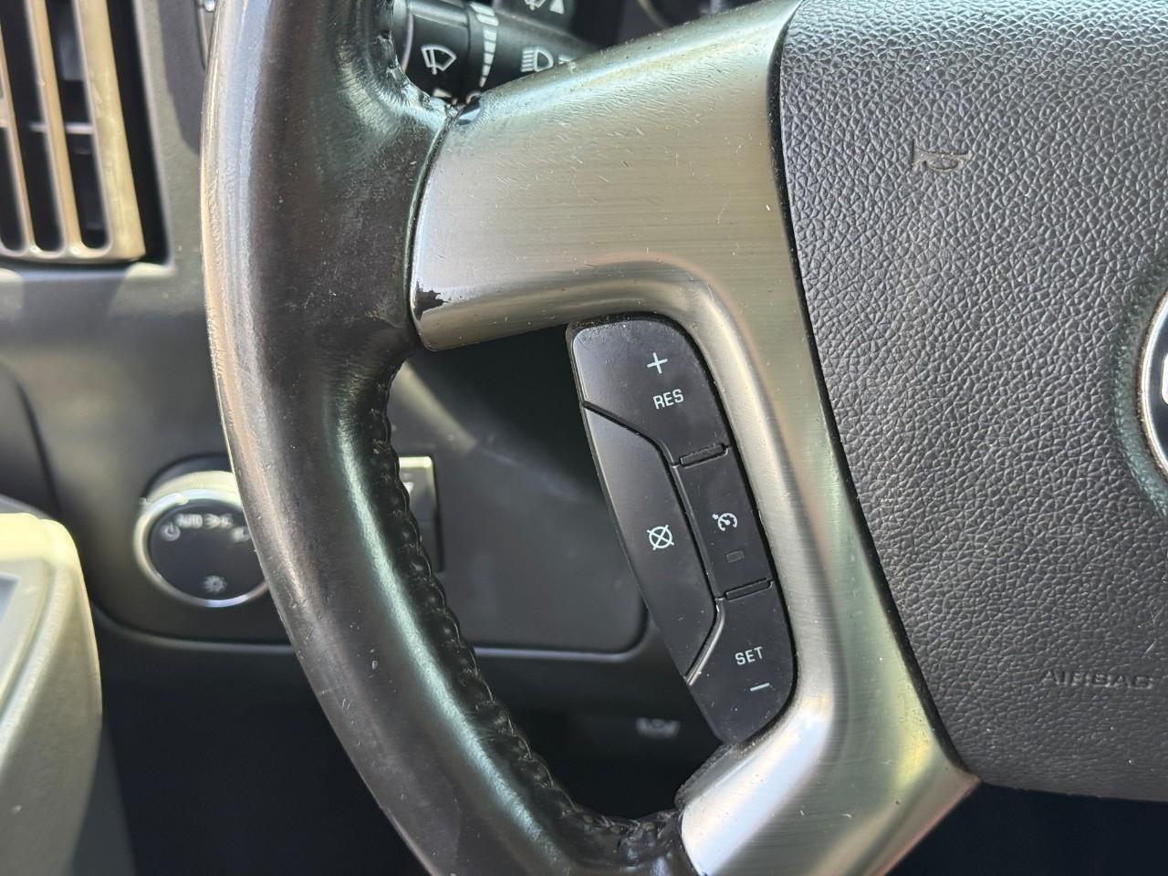 GMC Savana Cargo Van Vehicle Full-screen Gallery Image 14