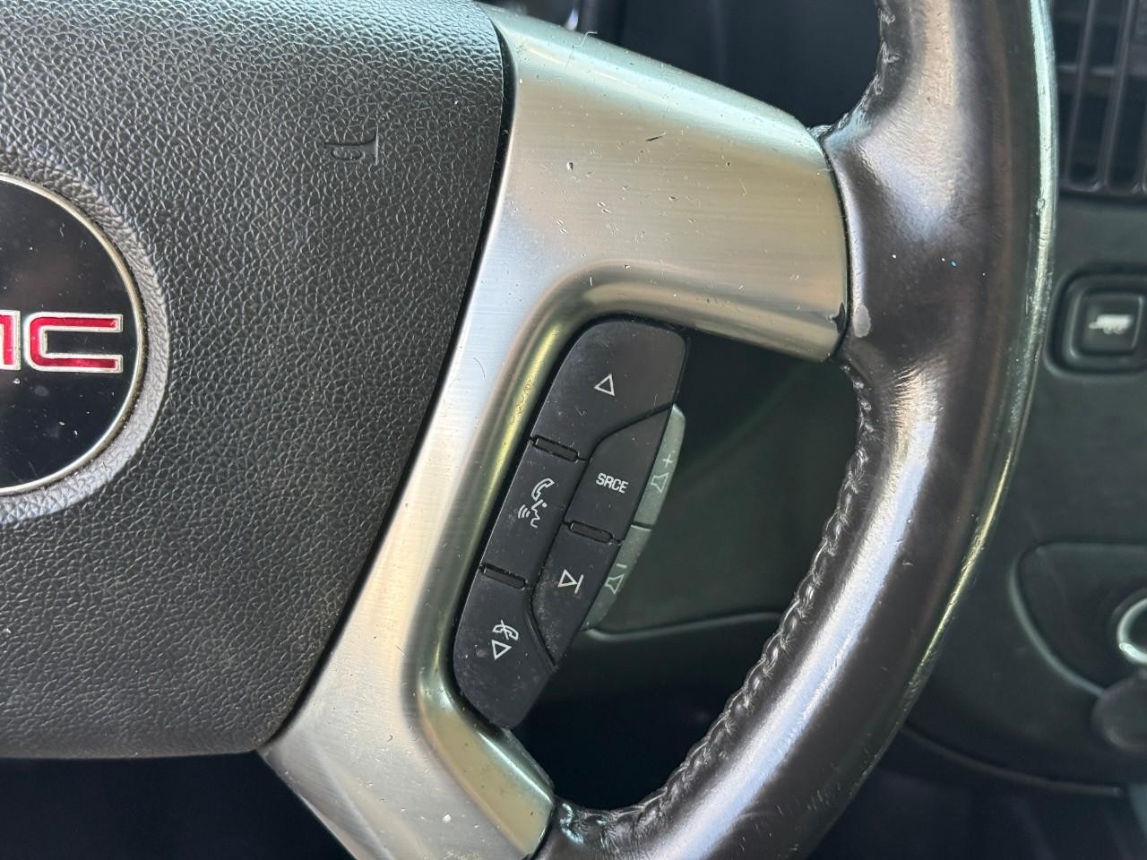 GMC Savana Cargo Van Vehicle Full-screen Gallery Image 15
