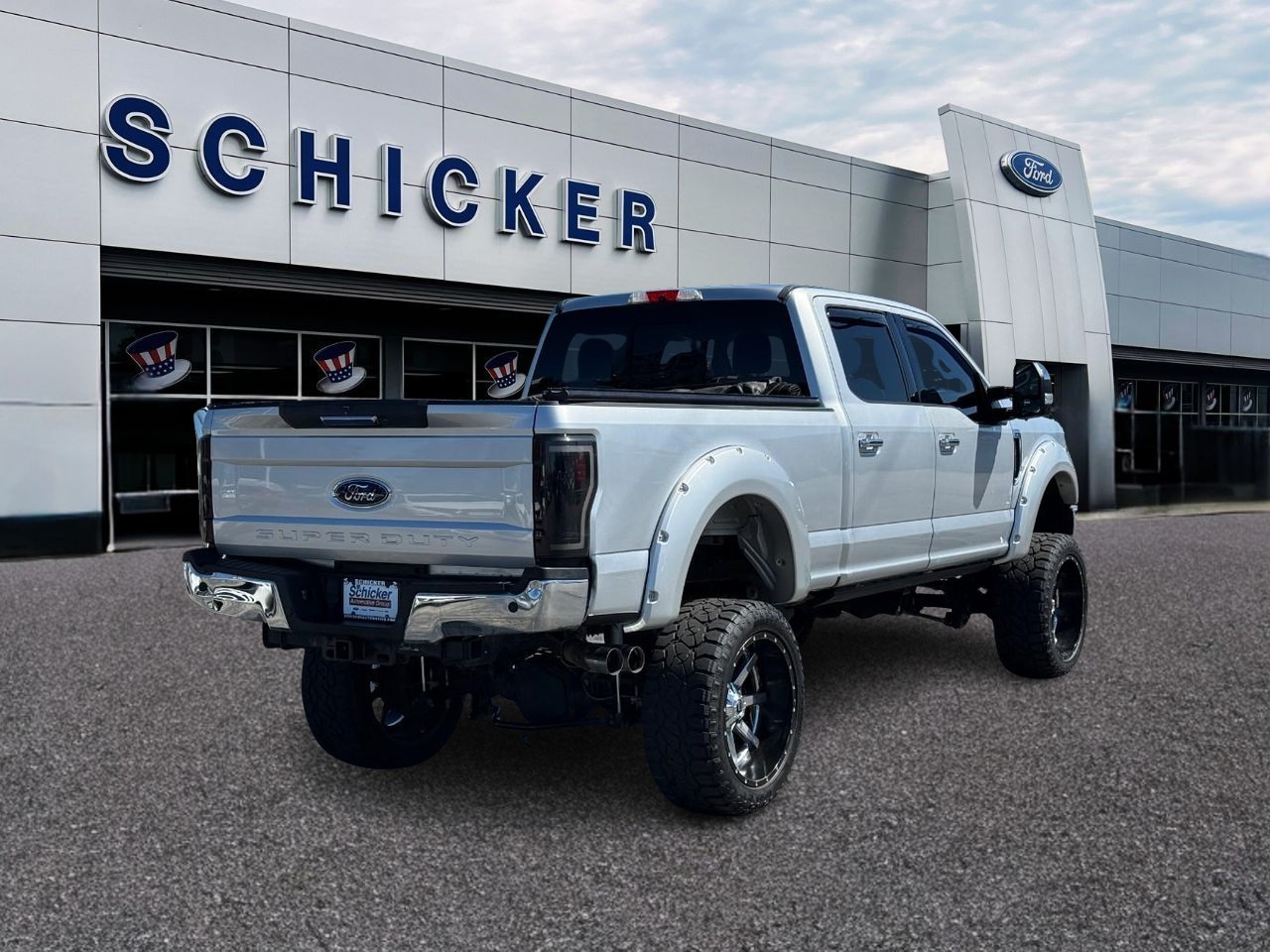 Ford Super Duty F-250 SRW Vehicle Full-screen Gallery Image 02