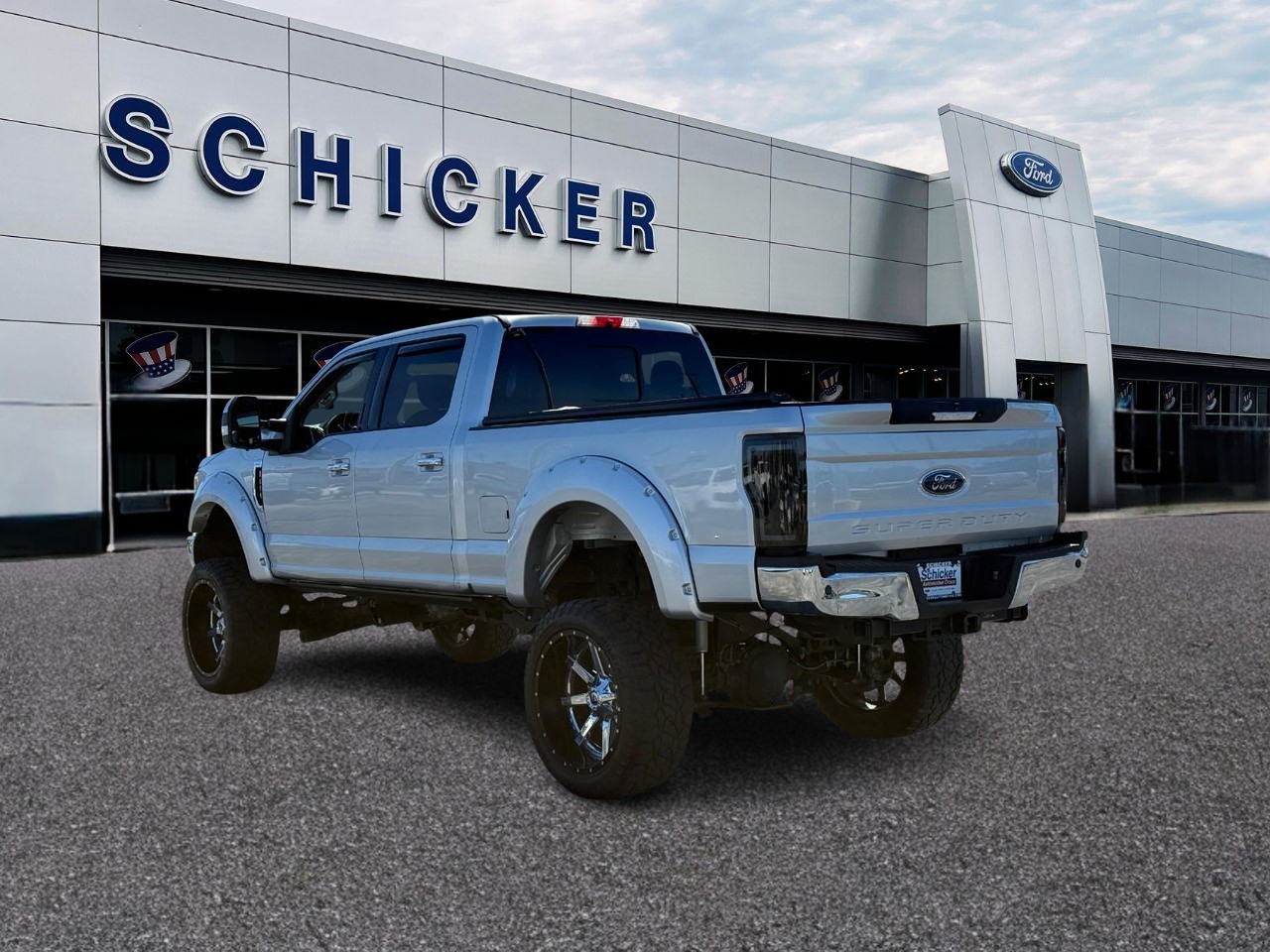 Ford Super Duty F-250 SRW Vehicle Full-screen Gallery Image 03