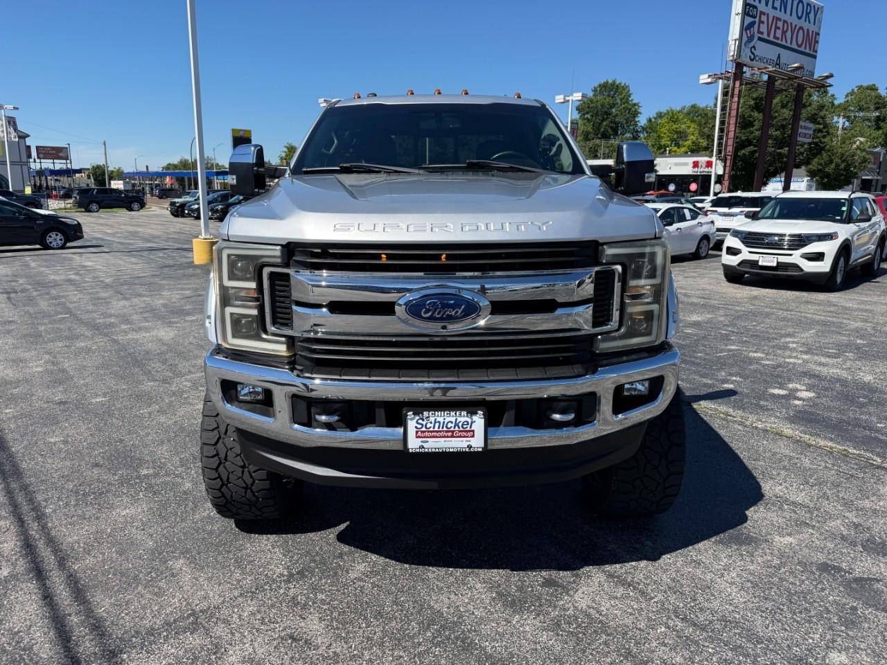 Ford Super Duty F-250 SRW Vehicle Full-screen Gallery Image 06