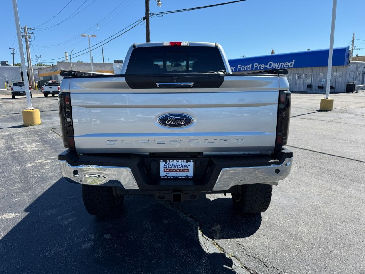 Ford Super Duty F-250 SRW Vehicle Full-screen Gallery Image 07