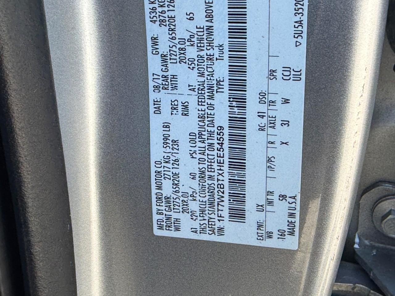 Ford Super Duty F-250 SRW Vehicle Full-screen Gallery Image 21