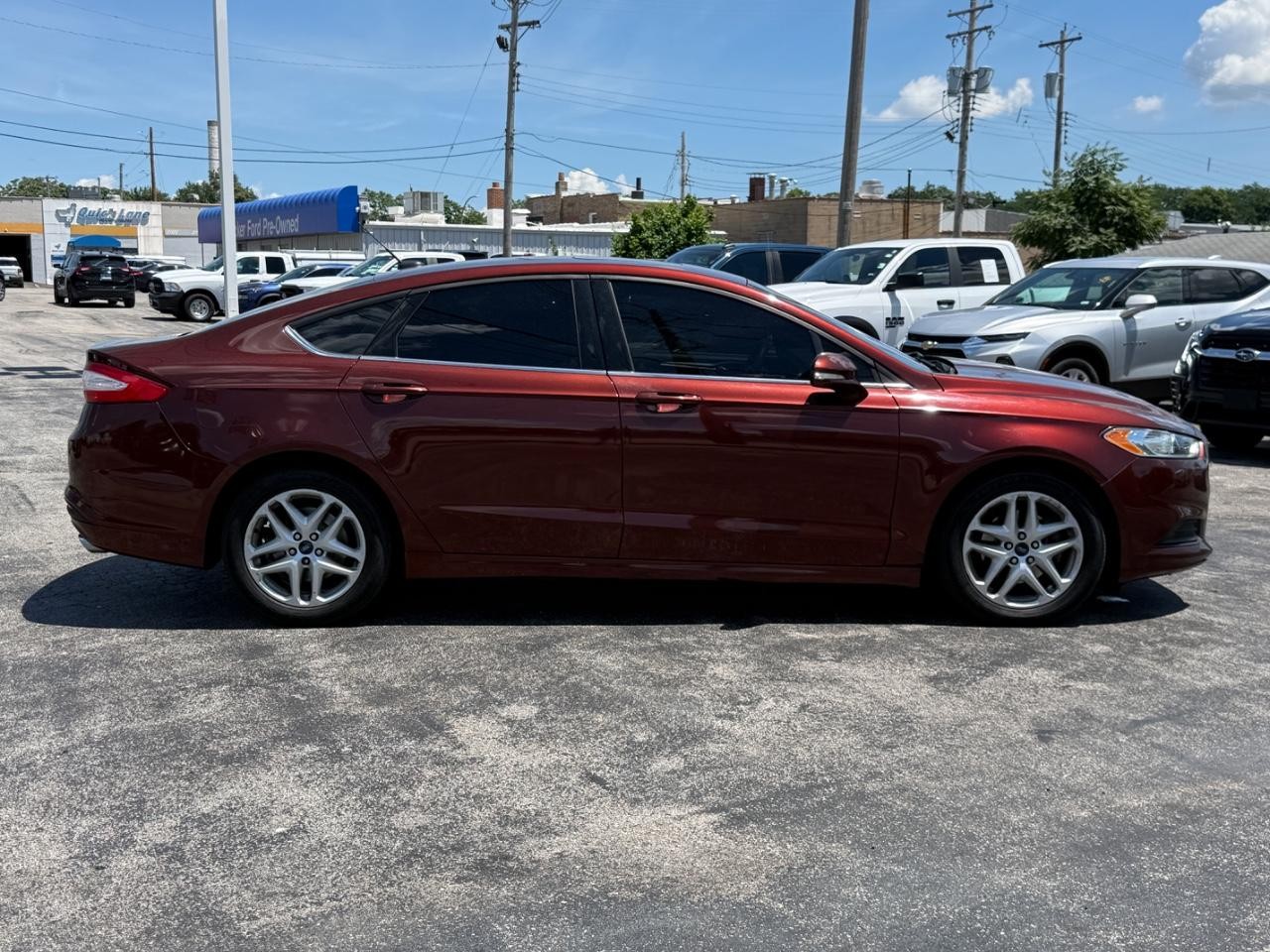 Ford Fusion Vehicle Full-screen Gallery Image 02