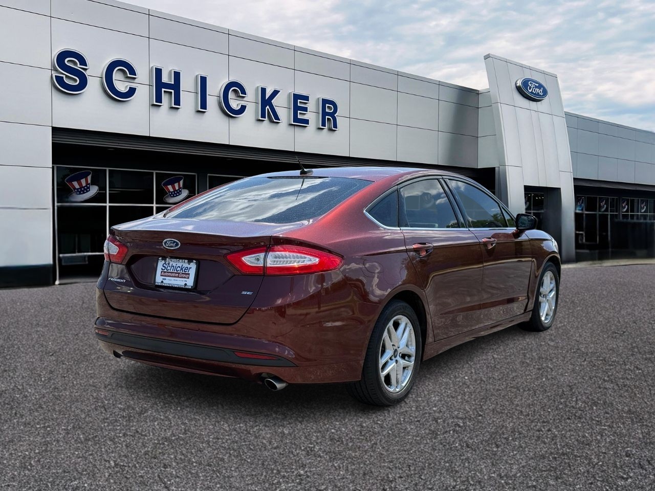Ford Fusion Vehicle Full-screen Gallery Image 03