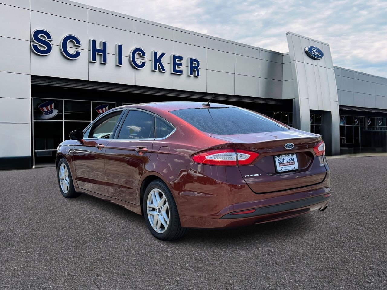 Ford Fusion Vehicle Full-screen Gallery Image 07