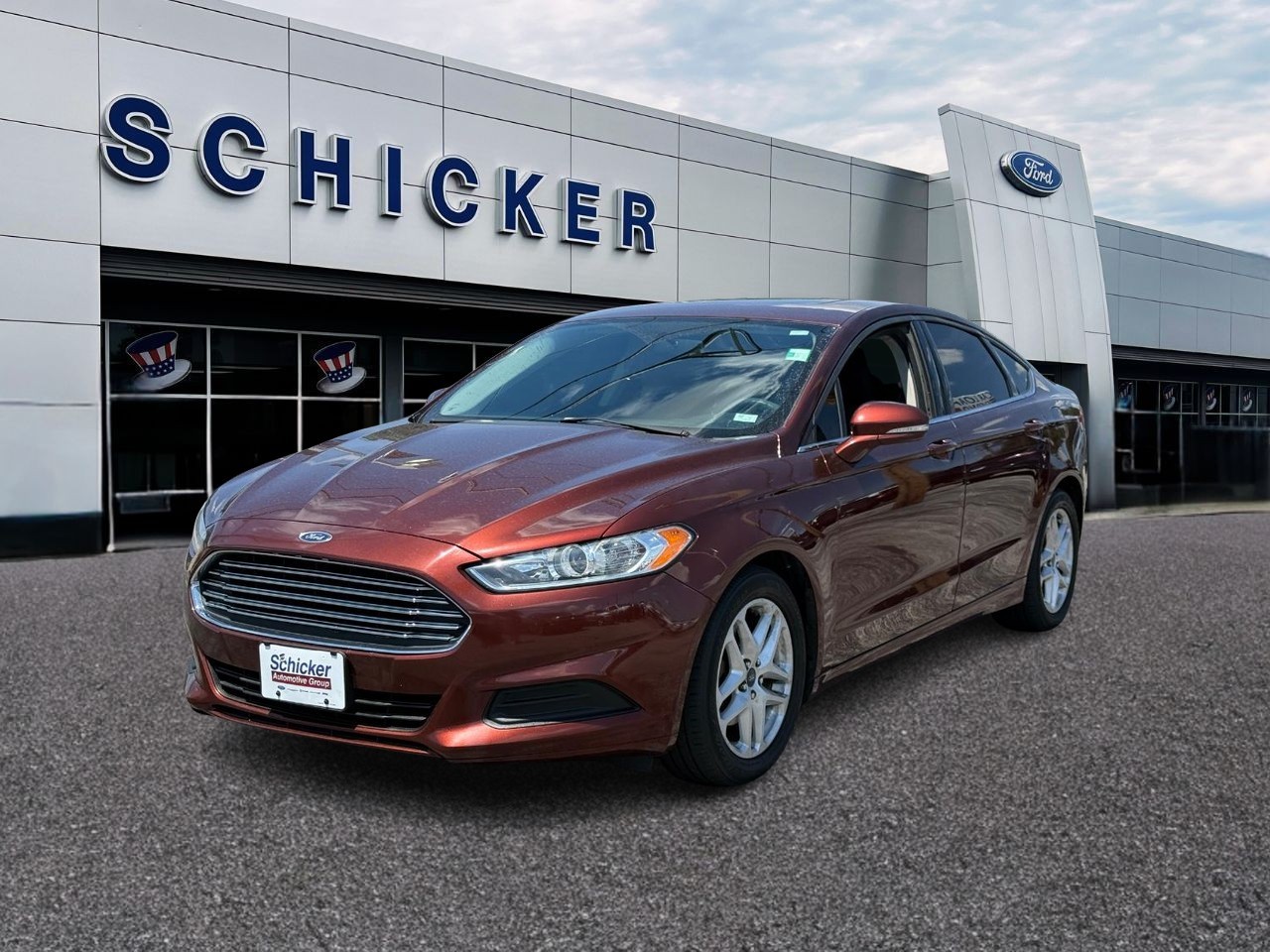 Ford Fusion Vehicle Full-screen Gallery Image 09