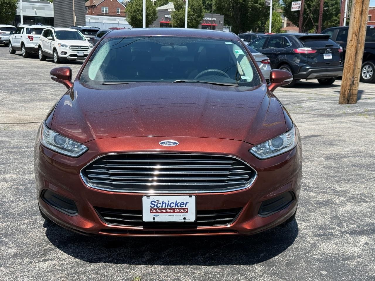Ford Fusion Vehicle Full-screen Gallery Image 10