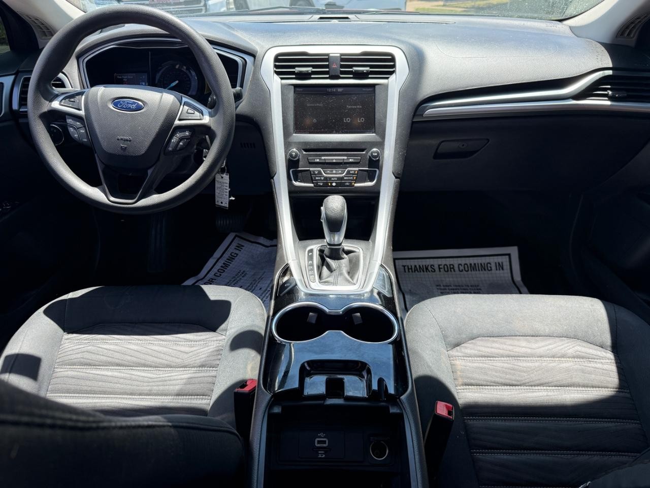 Ford Fusion Vehicle Full-screen Gallery Image 12