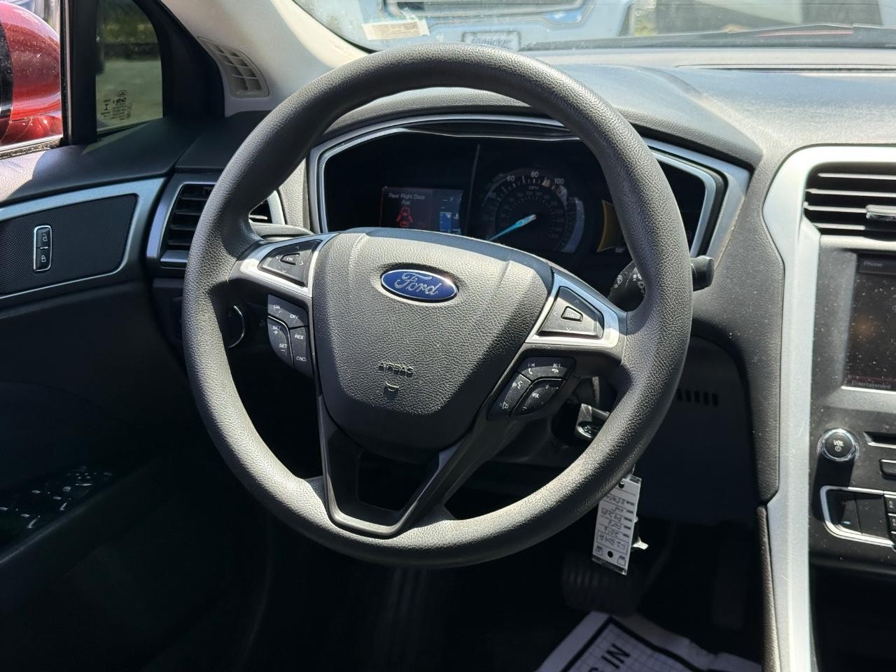 Ford Fusion Vehicle Full-screen Gallery Image 13