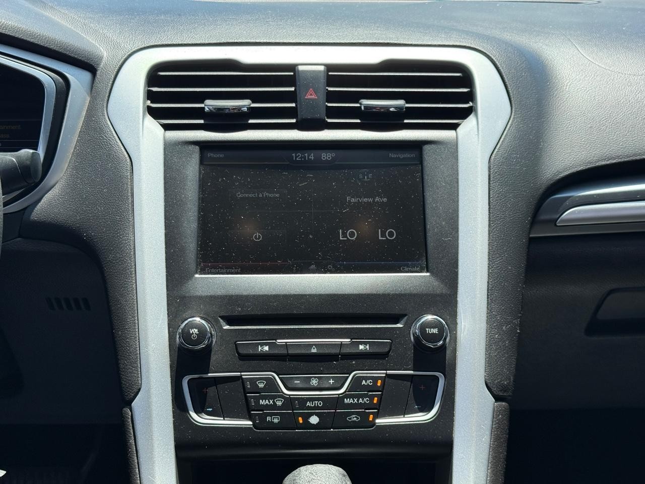 Ford Fusion Vehicle Full-screen Gallery Image 14