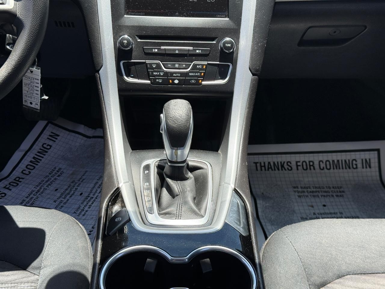 Ford Fusion Vehicle Full-screen Gallery Image 15