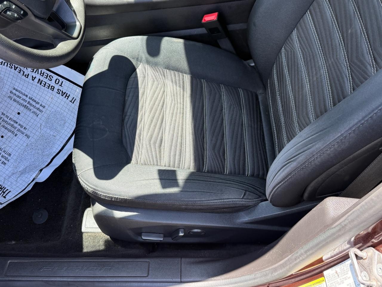 Ford Fusion Vehicle Full-screen Gallery Image 17