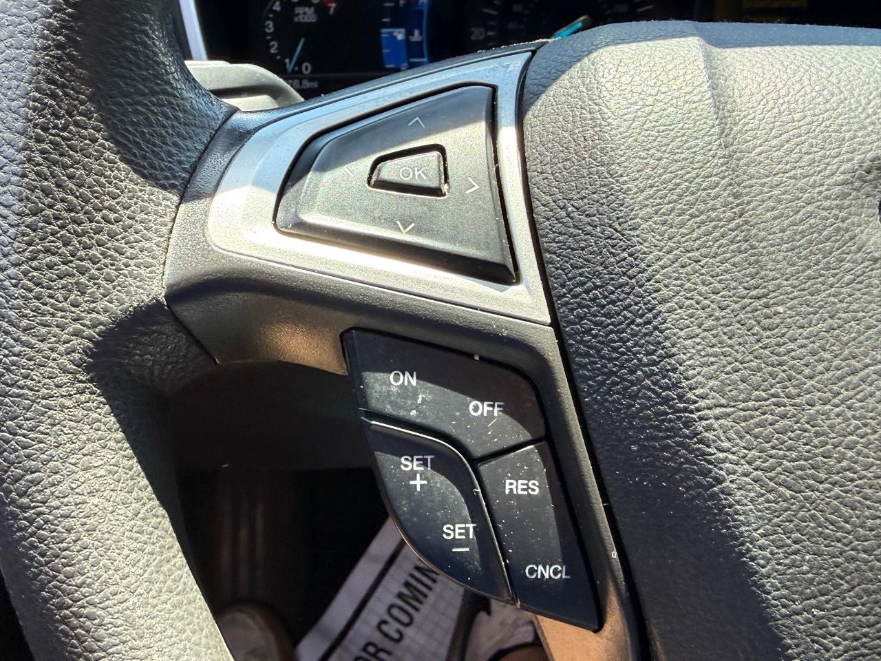 Ford Fusion Vehicle Full-screen Gallery Image 18
