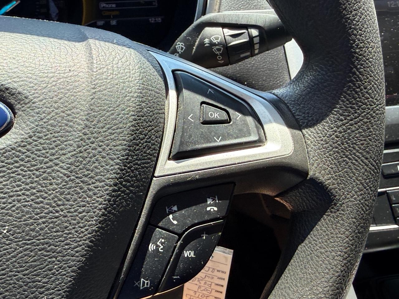 Ford Fusion Vehicle Full-screen Gallery Image 19