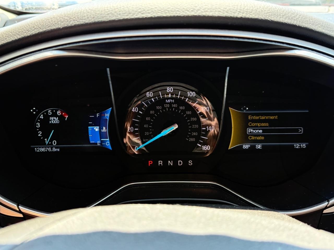 Ford Fusion Vehicle Full-screen Gallery Image 20