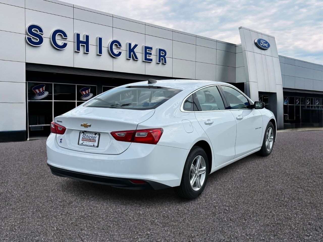 Chevrolet Malibu Vehicle Full-screen Gallery Image 02