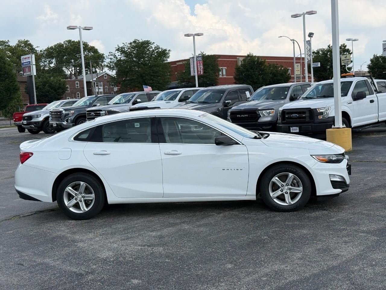 Chevrolet Malibu Vehicle Full-screen Gallery Image 05