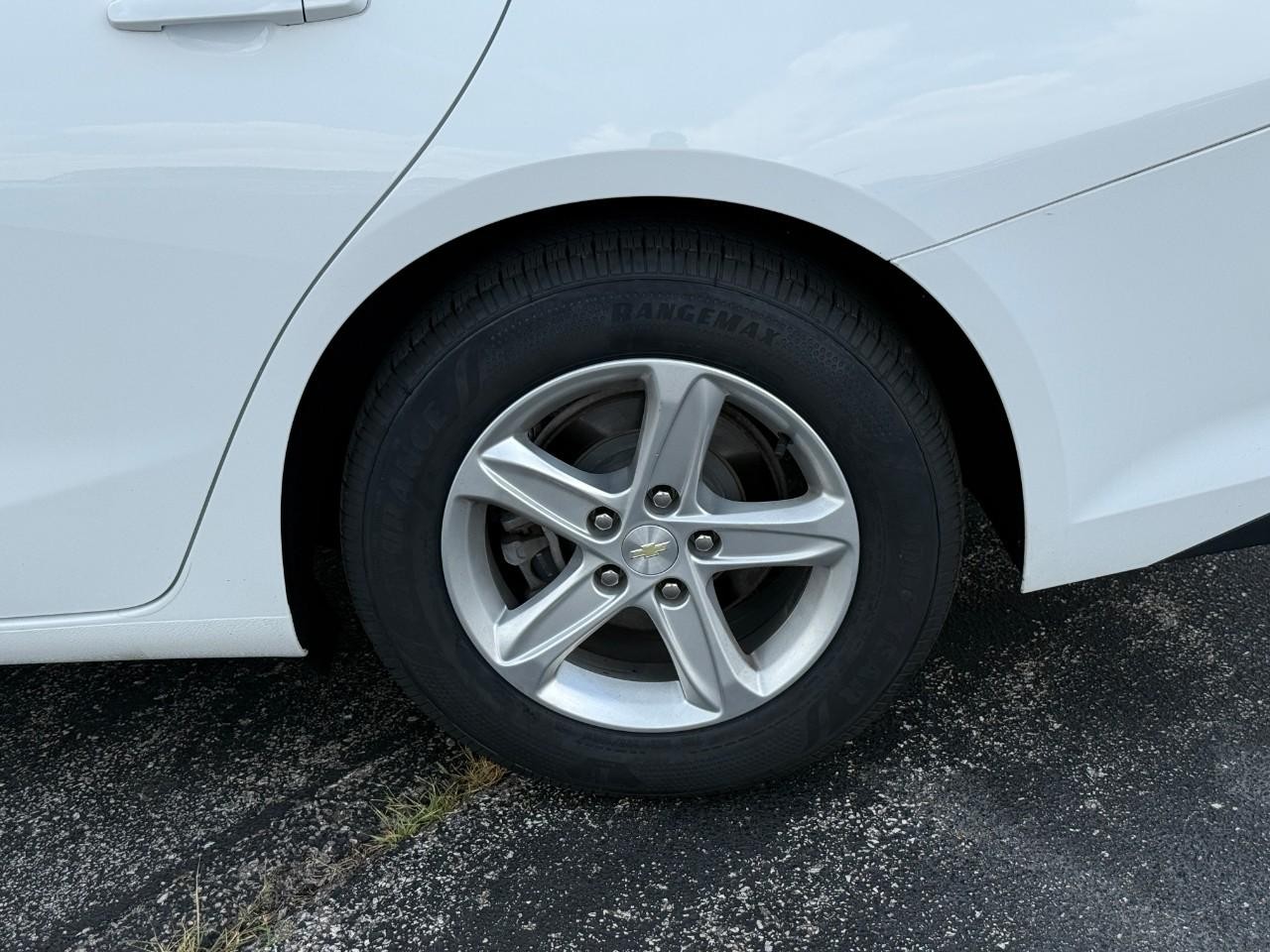 Chevrolet Malibu Vehicle Full-screen Gallery Image 06