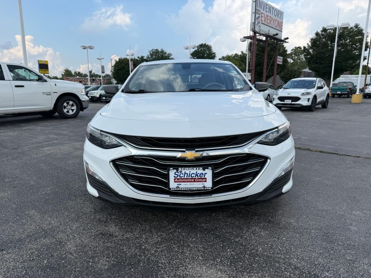 Chevrolet Malibu Vehicle Full-screen Gallery Image 09