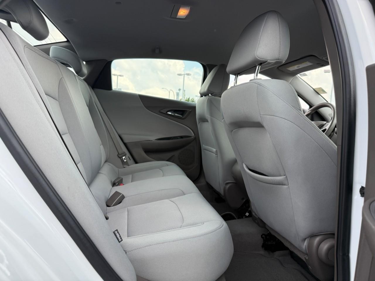 Chevrolet Malibu Vehicle Full-screen Gallery Image 10
