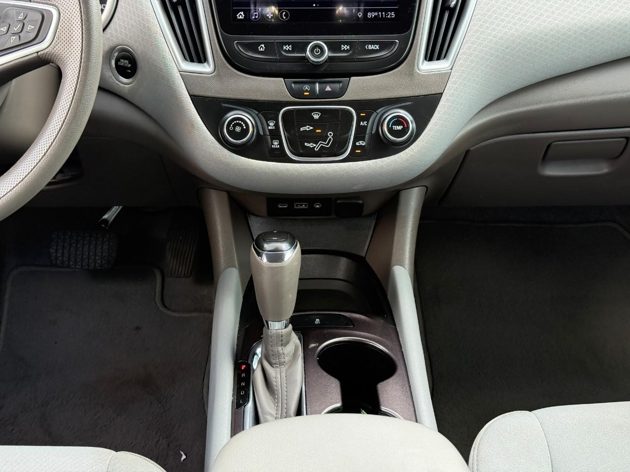 Chevrolet Malibu Vehicle Full-screen Gallery Image 14