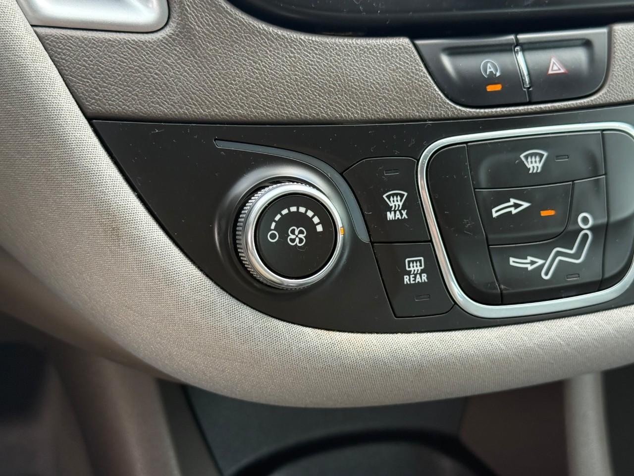Chevrolet Malibu Vehicle Full-screen Gallery Image 20