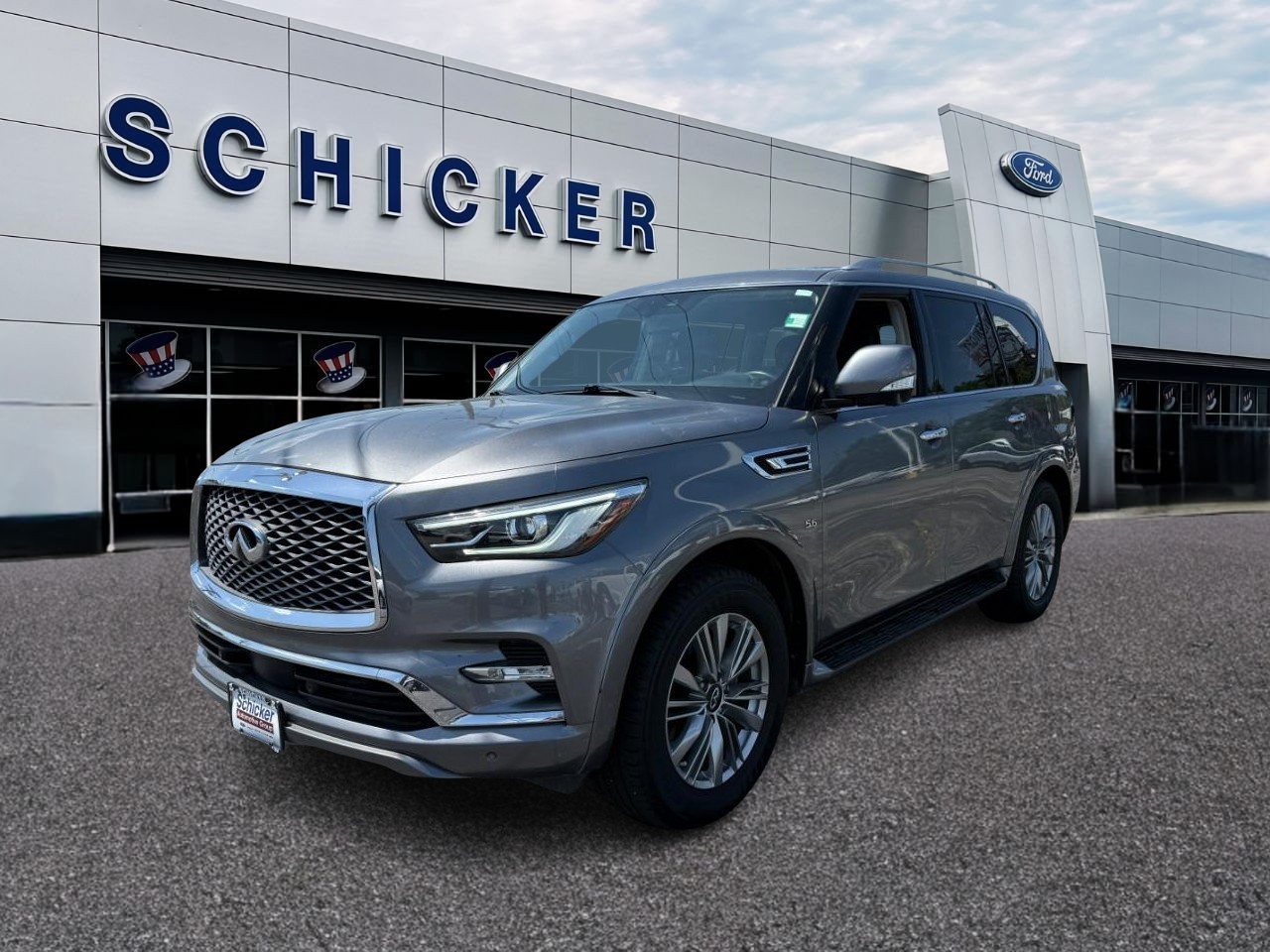 INFINITI QX80 Vehicle Full-screen Gallery Image 04