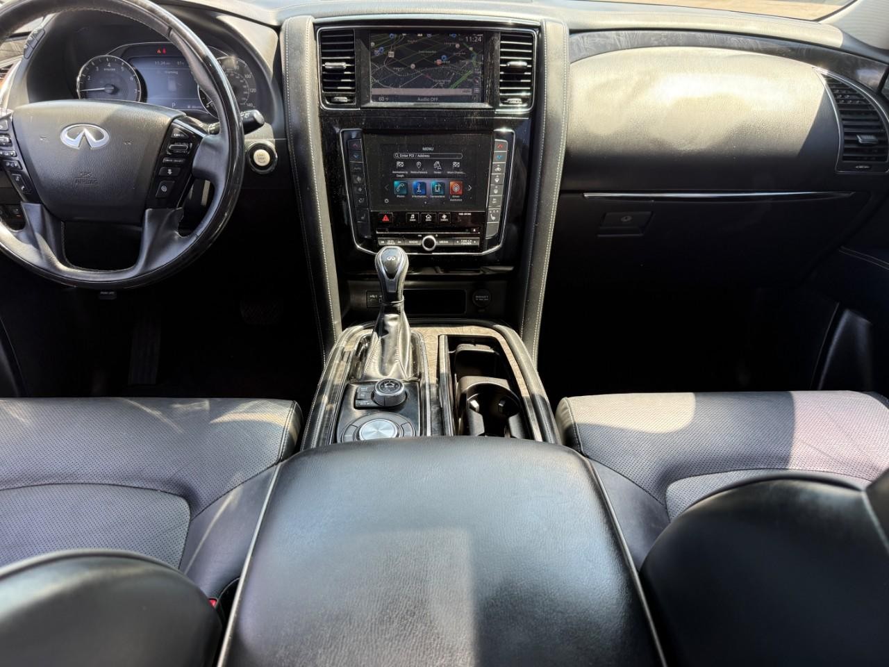 INFINITI QX80 Vehicle Full-screen Gallery Image 12