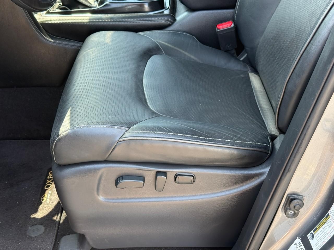 INFINITI QX80 Vehicle Full-screen Gallery Image 19