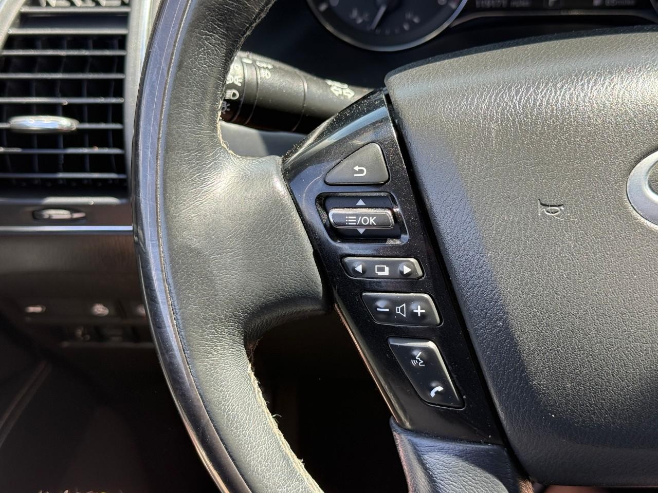 INFINITI QX80 Vehicle Full-screen Gallery Image 21