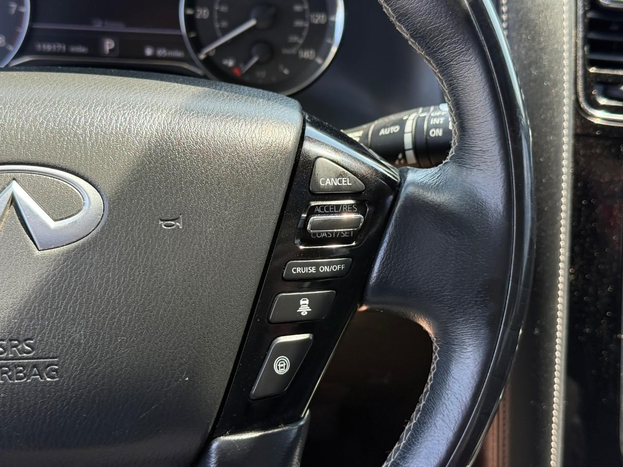 INFINITI QX80 Vehicle Full-screen Gallery Image 22