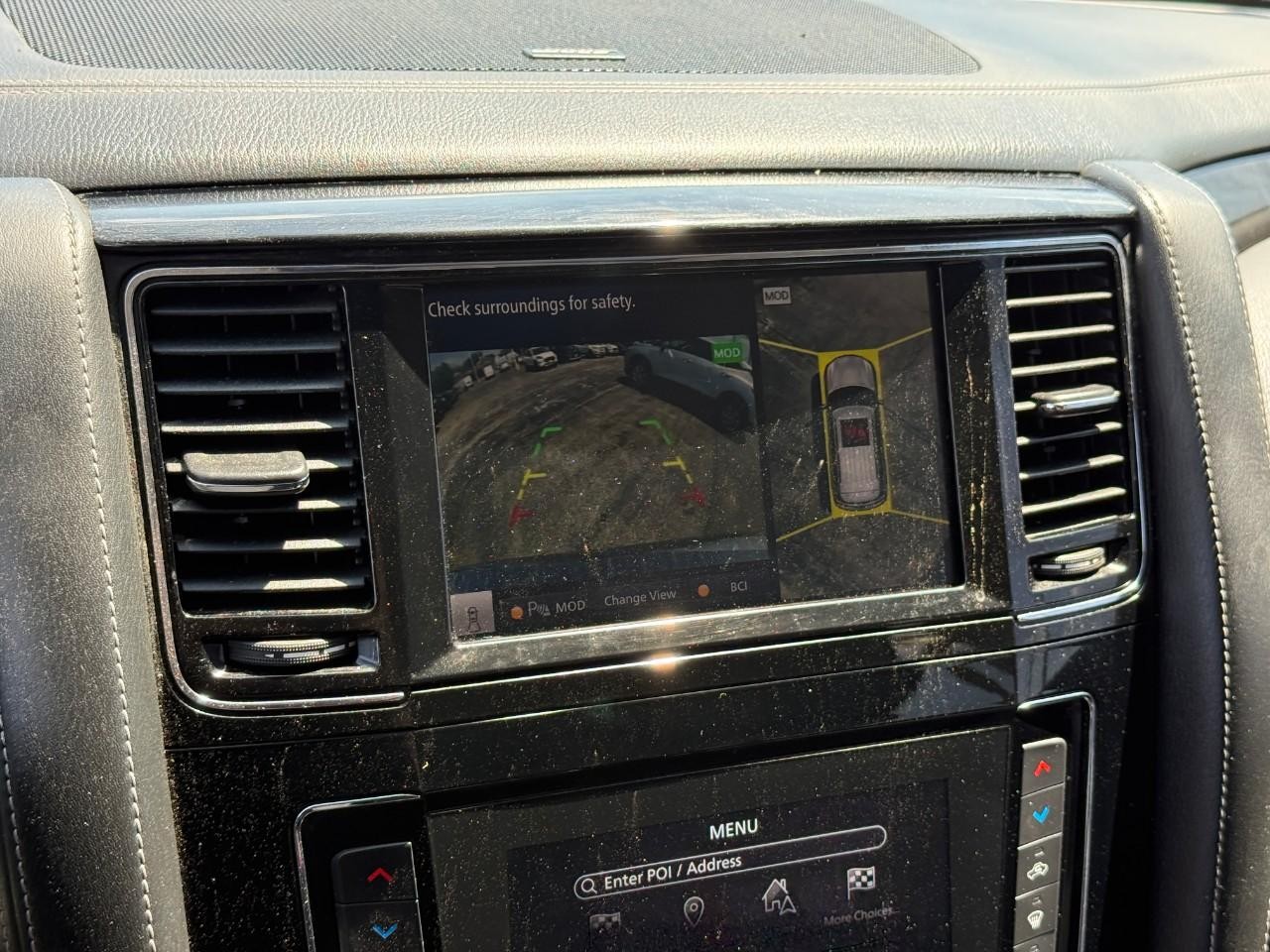 INFINITI QX80 Vehicle Full-screen Gallery Image 25
