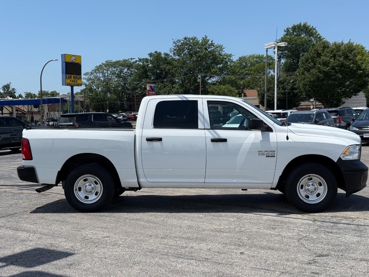 Ram 1500 Classic Vehicle Full-screen Gallery Image 02