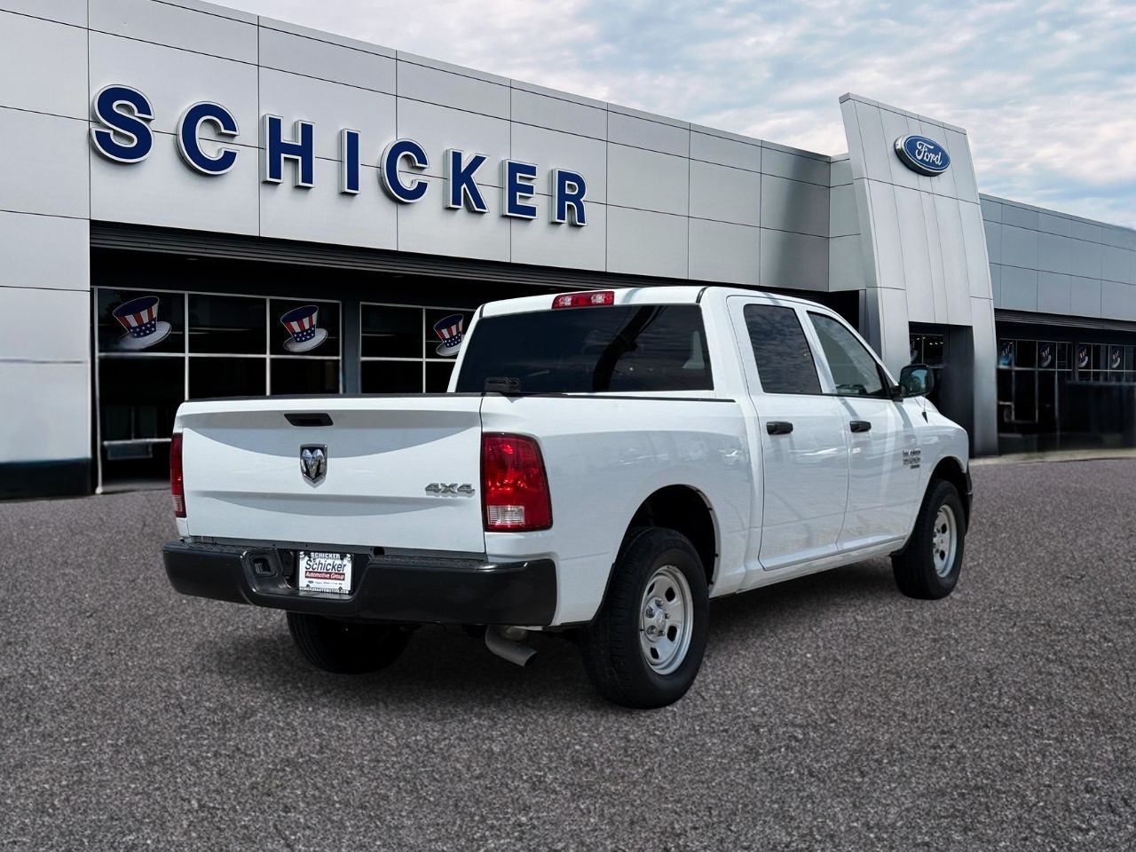 Ram 1500 Classic Vehicle Full-screen Gallery Image 03