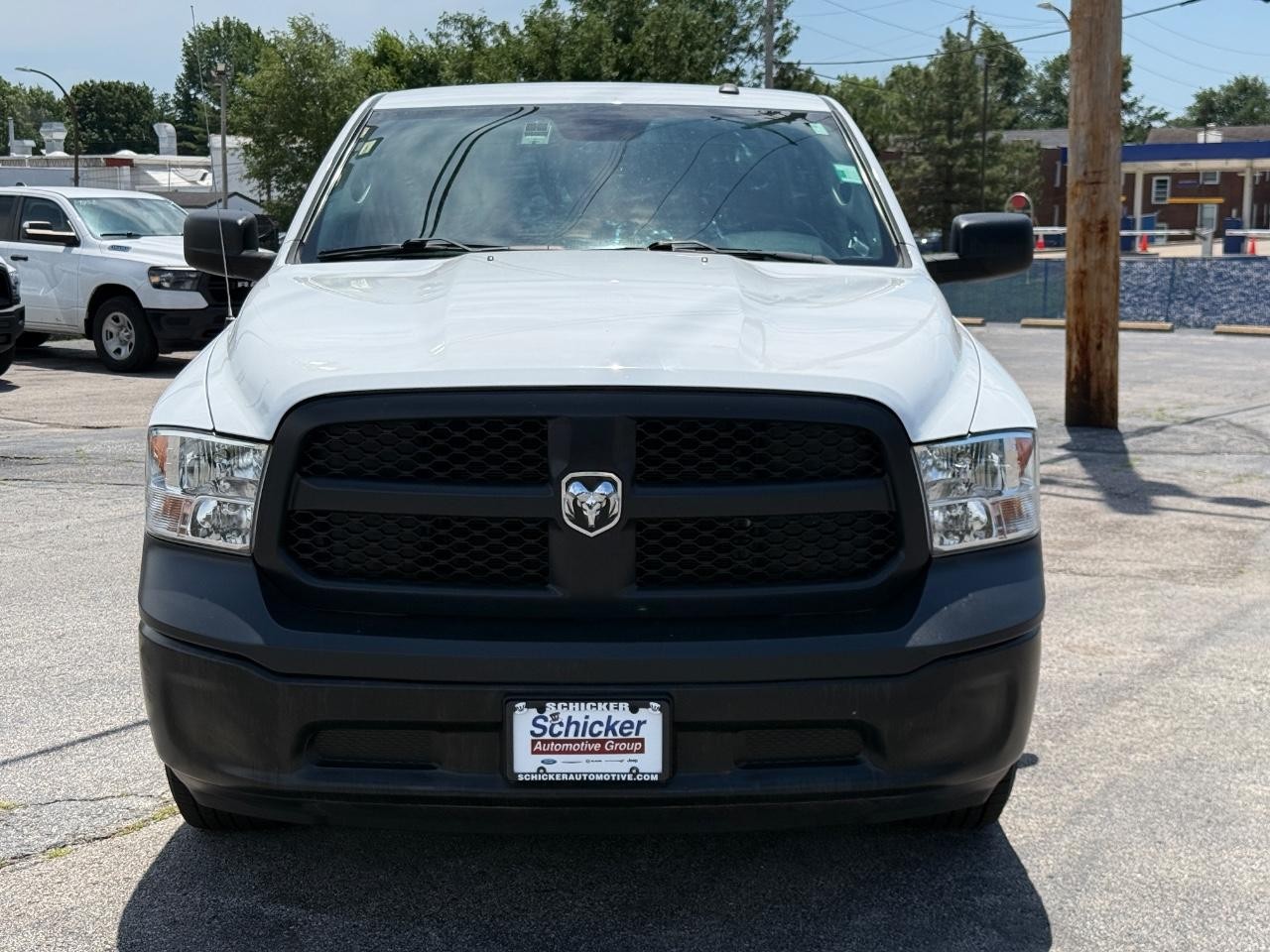Ram 1500 Classic Vehicle Full-screen Gallery Image 09