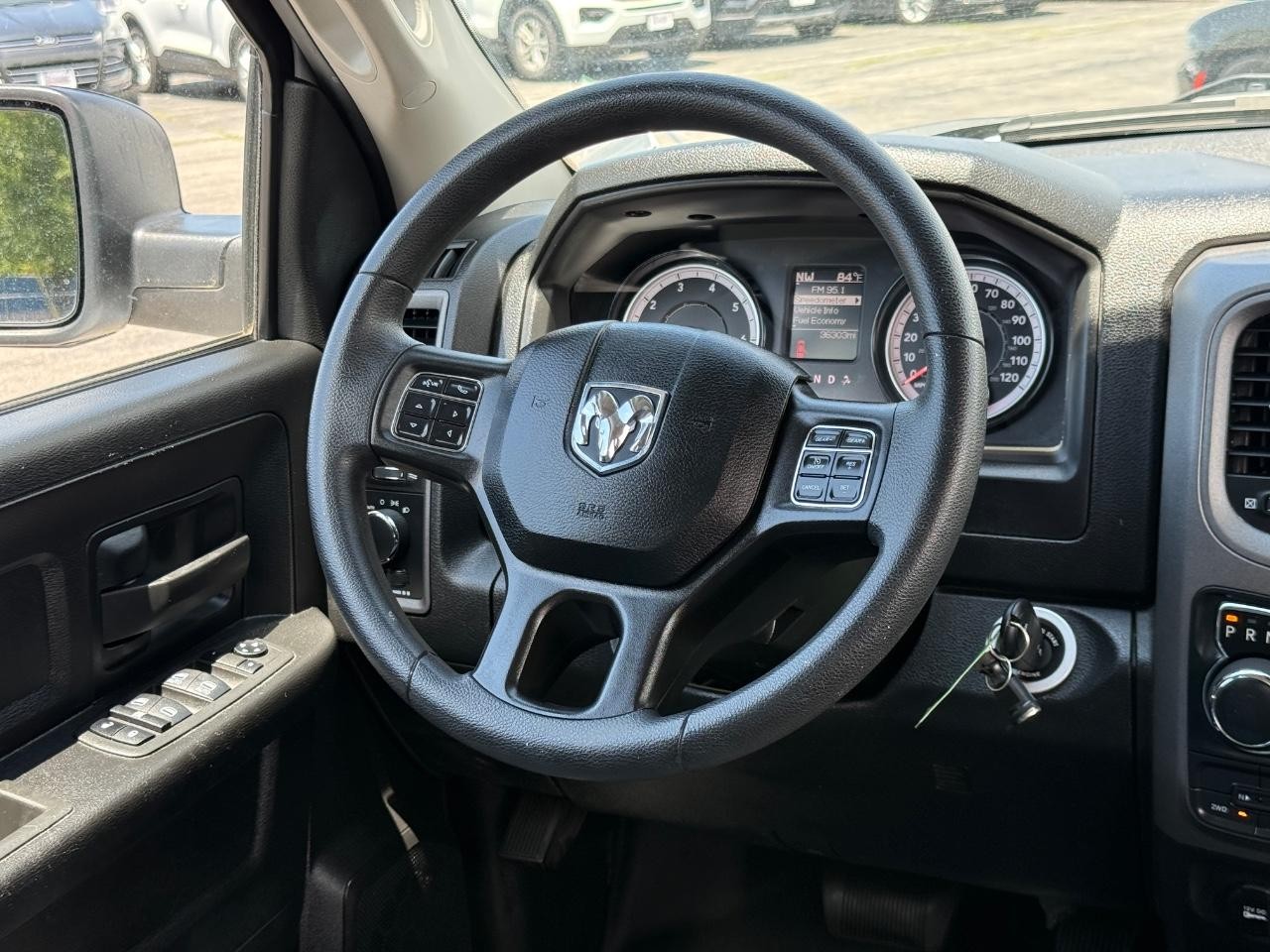 Ram 1500 Classic Vehicle Full-screen Gallery Image 12
