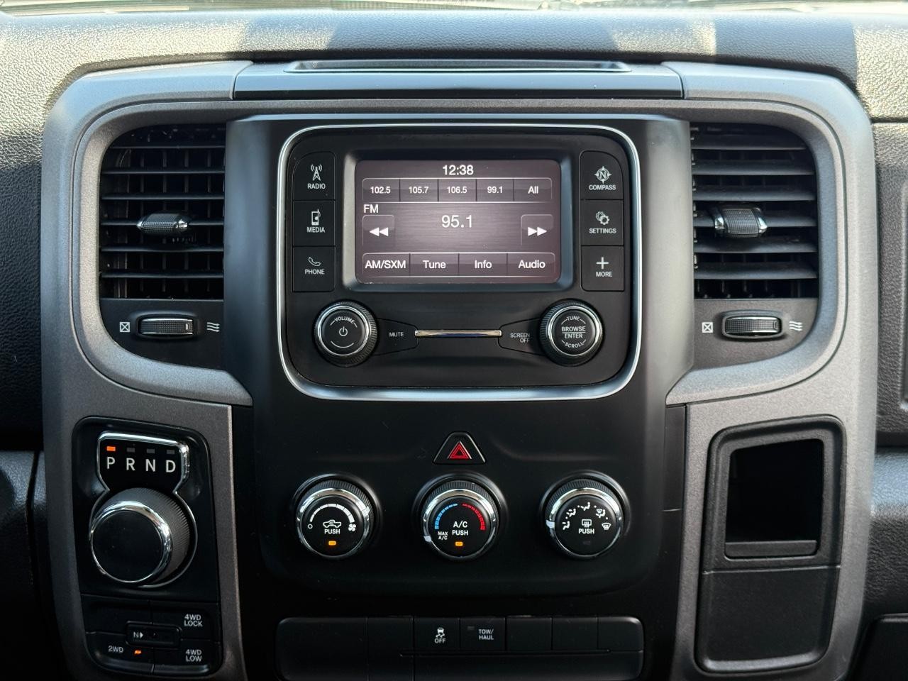 Ram 1500 Classic Vehicle Full-screen Gallery Image 13