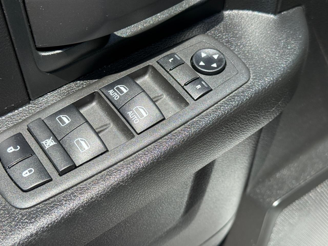 Ram 1500 Classic Vehicle Full-screen Gallery Image 14
