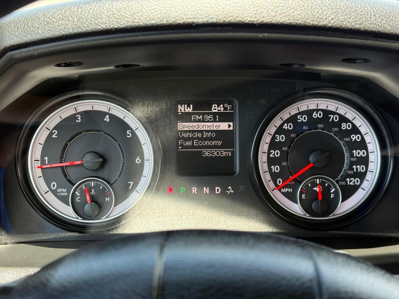 Ram 1500 Classic Vehicle Full-screen Gallery Image 18