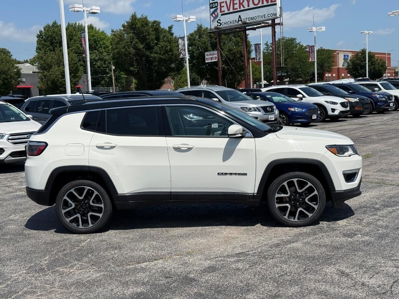 Jeep Compass Vehicle Full-screen Gallery Image 05