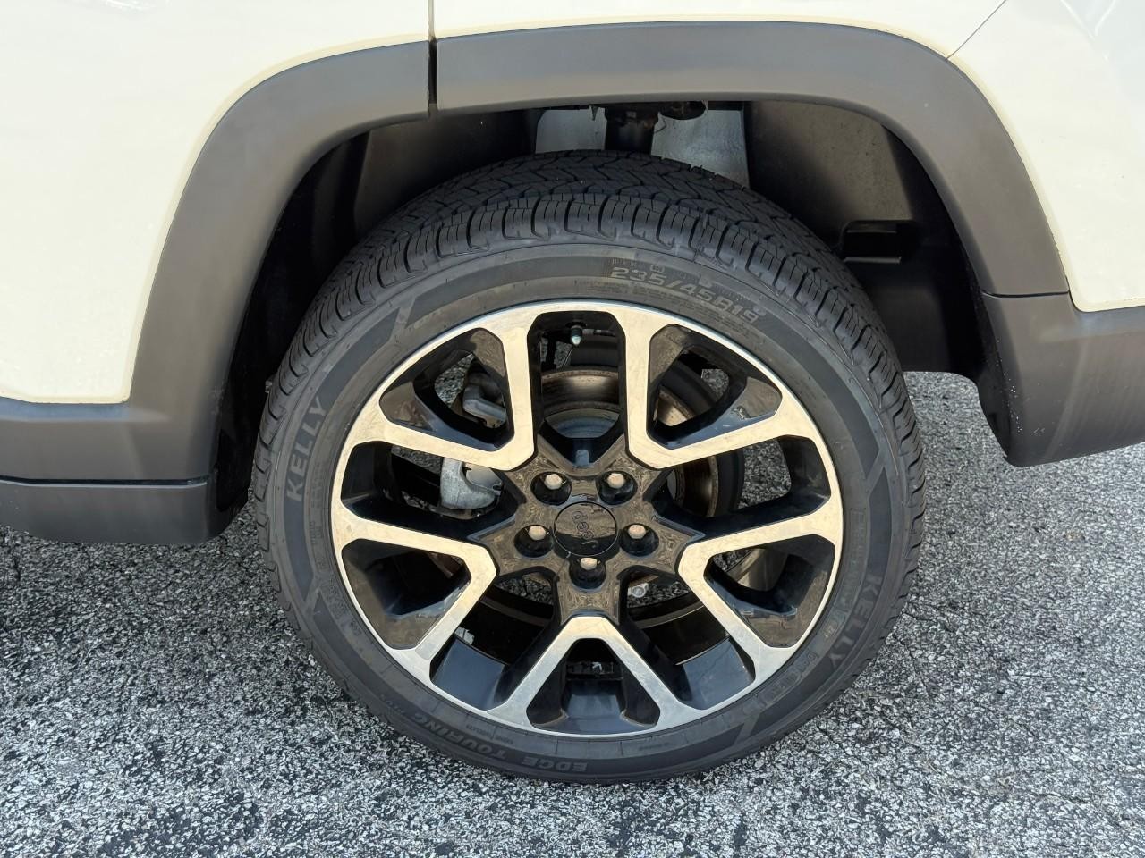 Jeep Compass Vehicle Full-screen Gallery Image 06