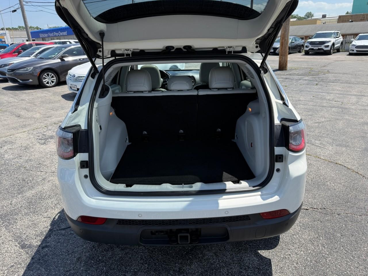 Jeep Compass Vehicle Full-screen Gallery Image 08
