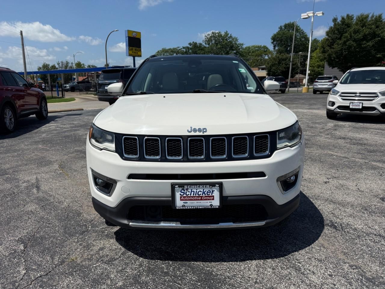 Jeep Compass Vehicle Full-screen Gallery Image 10