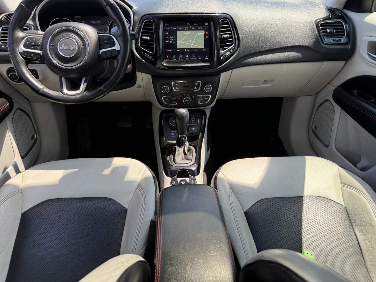 Jeep Compass Vehicle Full-screen Gallery Image 12
