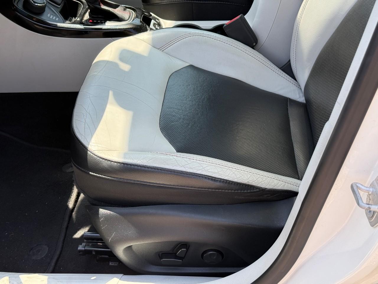 Jeep Compass Vehicle Full-screen Gallery Image 18
