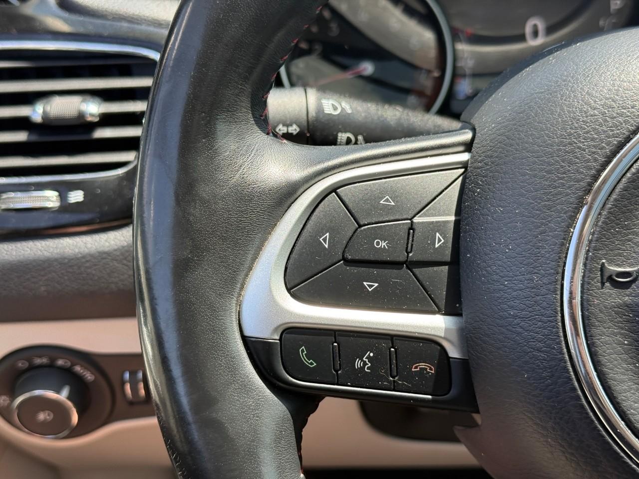 Jeep Compass Vehicle Full-screen Gallery Image 19