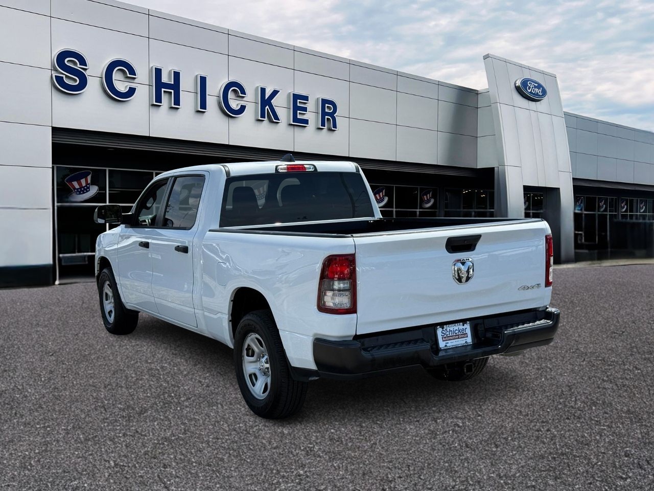 Ram 1500 Vehicle Full-screen Gallery Image 03